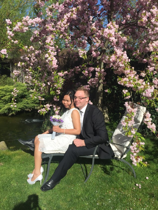 Jaj ima zelo goste in črne lase