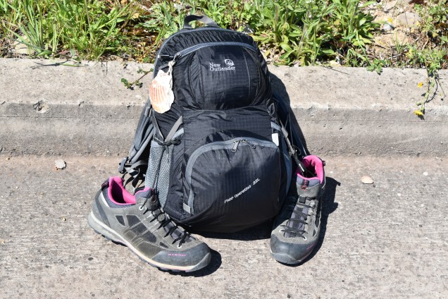 Prejela sem številna vprašanja kje sem našla tako lahek nahrbtnik, zato sem poiskala link. Če bo še komu v pomoč: https://www.amazon.ca/Outlander-Packable-Lightweight-Backpack-Daypack/dp/B01MTTX472?fbclid=IwAR04OWMfEVcGG9NNw9deH6iNXH2r5z7dYRsjXEPWSXJ9XP-hi_obuRKou40